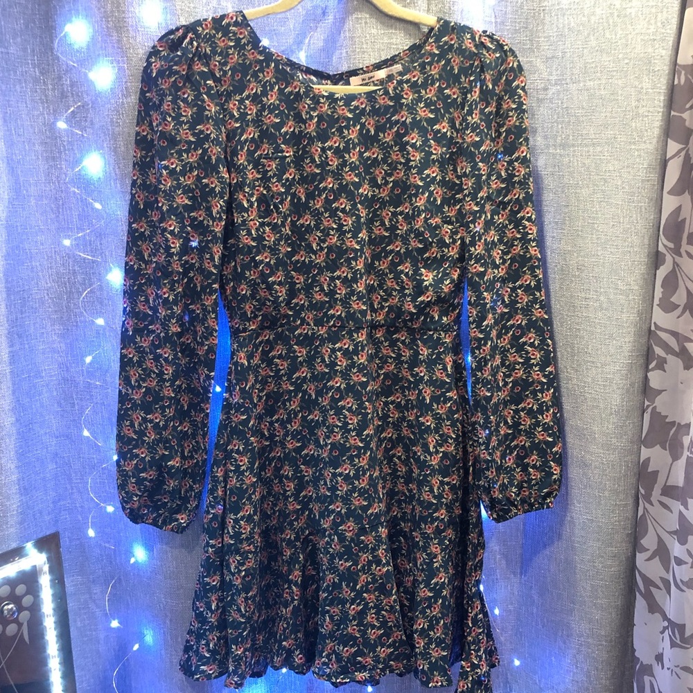 NWT Mi Ami Floral Dress Size XS never worn . New without tags